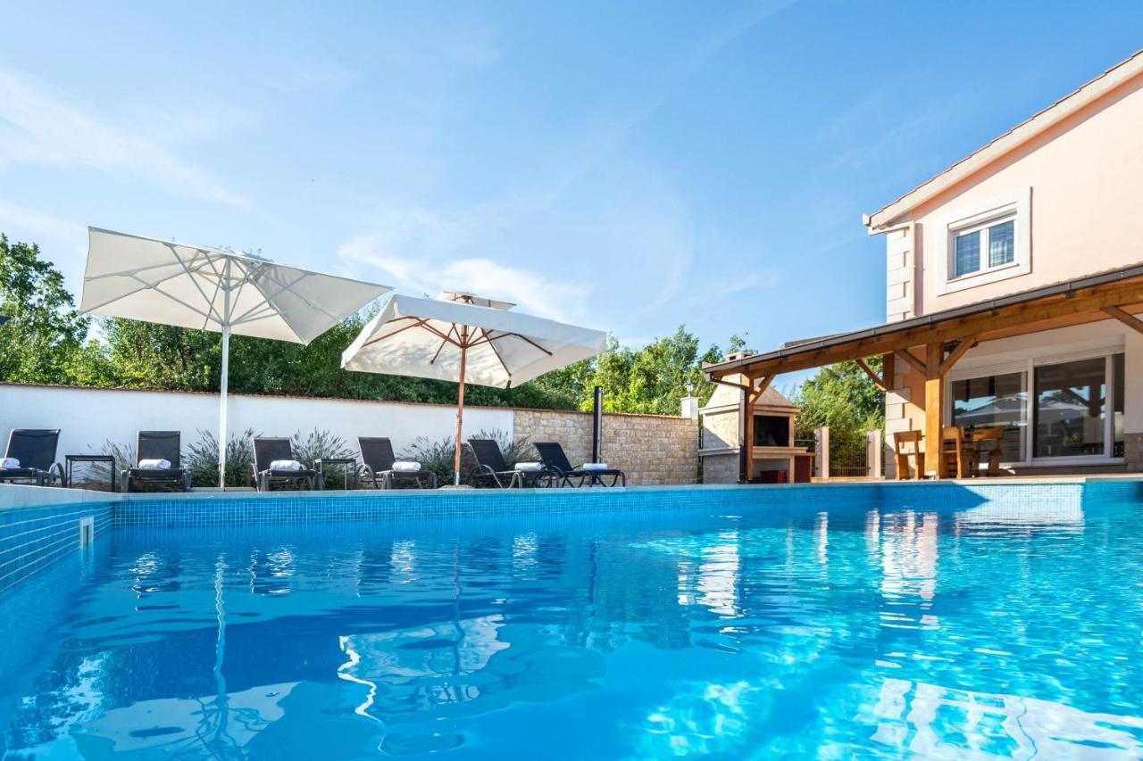 Vacation Villa Matic With 7 Bedrooms 신 외부 사진