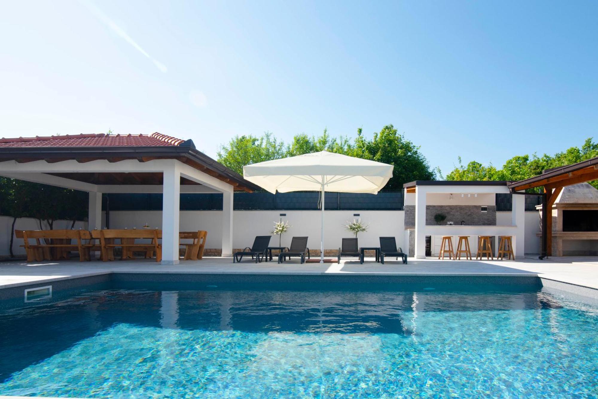 Vacation Villa Matic With 7 Bedrooms 신 외부 사진